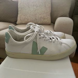 BEJA ESPLAR SE CANVAS WHITE MATCHA
Size: W9/M7